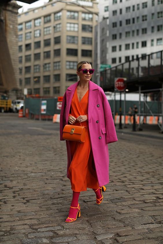 Оранжевый цвет в одежде: 20 лучших цветовых сочетаний + подбор оттенков